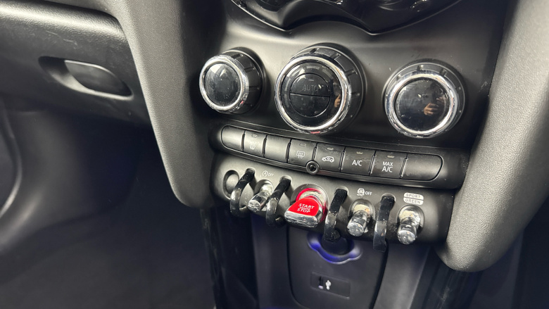 MINI Hatchback 1.5 Cooper II 5dr Auto [Chili Pack] Petrol Hatchback